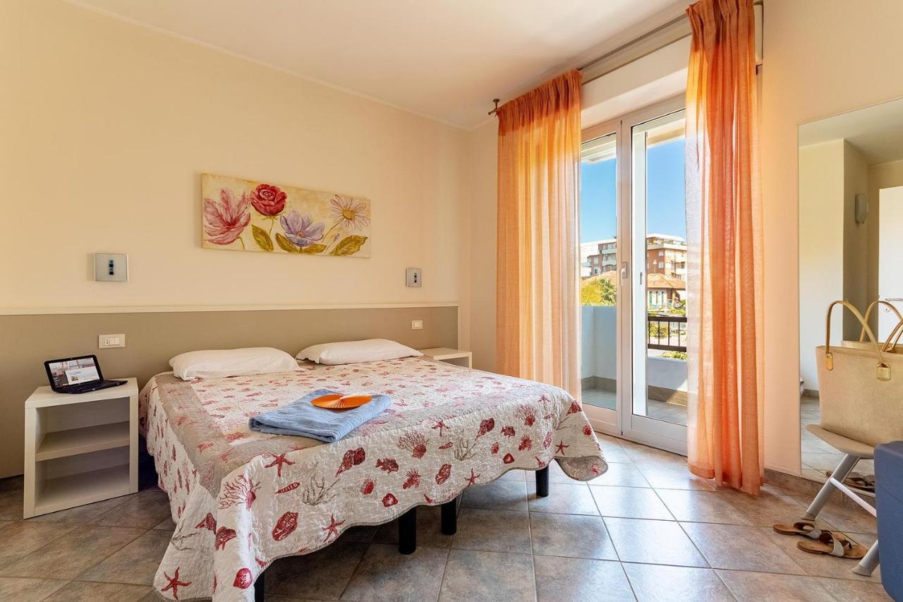 Residence Greco San Bartolomeo Al Mare Exterior foto